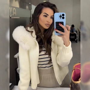 Chic white knitted cardigan with a plush faux fur collar and secure zipper closure