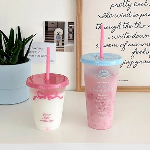 Large capacity plastic straw cups with cute bow and brownie prints for cold drinks
