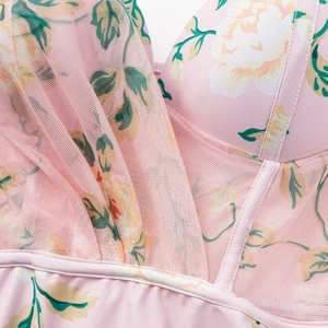 Maillot de bain rose fleuri avec couches de tulle à volants et bonnets de maintien