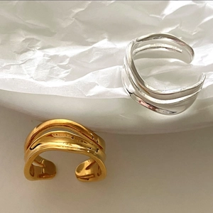 Minimalist S925 silver wave rings in gold and silver finish with irregular layered design