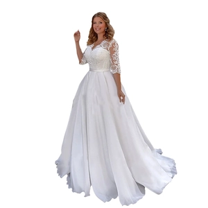 Robe de mariée élégante en dentelle blanche avec col en V, ceinture satin et manches longues