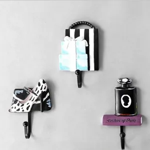 Set di 3 ganci da parete in stile francese con borsa, scarpa col tacco e profumo