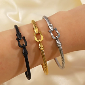 Stainless Steel Cable Bracelet For Women Fashion Horseshoe Buckle Twisted Wire Bangle Heart Pendant Rhinestone Toggle Clasp