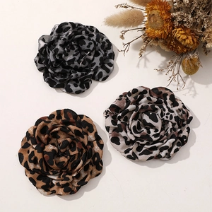 Accessoires fleurs camélia en mousseline à motif léopard pour cheveux et mode DIY