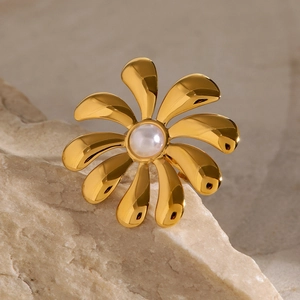 Macro shot of 18k gold stainless steel sunflower ring with a polished white pearl center
