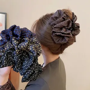 Pince à cheveux en tissu léopard avec chouchous en mousseline pour coiffure femme