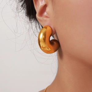 Minimalist 18K gold plated thick C-shaped hoop earrings with a high-polished mirror finish