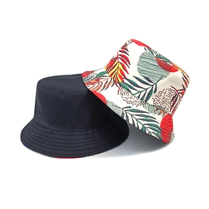 Chapeau bob réversible avec noir uni et imprimé tropical de feuilles pour l'été