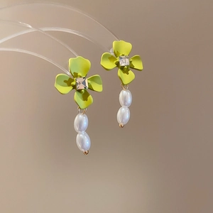 Detail of yellow-green flower earrings with square crystal and hanging white pearls