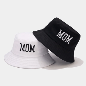Cappelli alla pescatora classici neri e bianchi con ricamo MOM per protezione solare