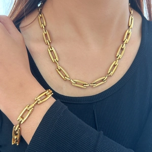 Minimalistisches 18K Gold Schmuckset mit rechteckiger Gliederkette und Armband für Damen