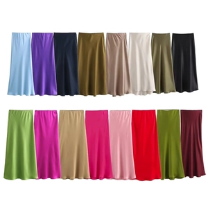 Collection de jupes midi en satin de plusieurs couleurs avec taille élastique souple
