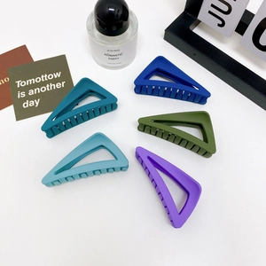 Set of 5 minimalist matte triangle hair claws in assorted colors for styling