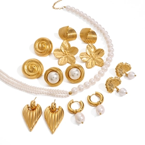 Golden flower earrings and pearl necklace set made of durable stainless steel material