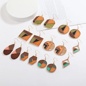 Boucles d'oreilles rétro en bois et métal aux formes géométriques pour mode quotidienne