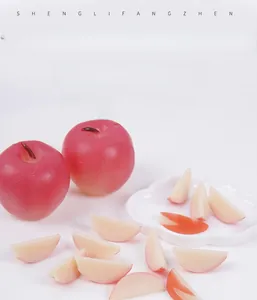 Vista detallada de rodajas de manzana en miniatura de 2 cm para manualidades de DIY