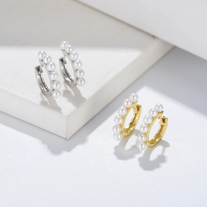 Elegant 925 sterling silver hoop earrings with white pearls in gold and silver finish