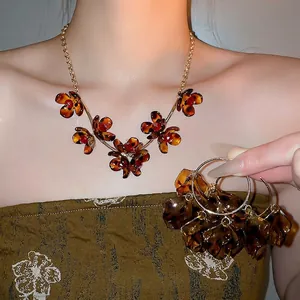 Vintage Amber Leopard Print Acrylic Flower Petals Necklace And Earrings Jewelry For Women With Silver Earring Post