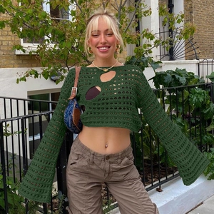 Top corto sexy de punto calado verde oscuro con aberturas y mangas acampanadas