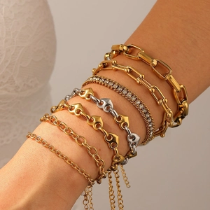 Ensemble de bracelets en acier inoxydable plaqué or 18k avec fermoir fer à cheval et cœurs