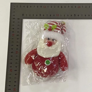 Mesure détaillée de la taille d'une suspension Père Noël en tricot de 15-18 cm