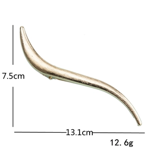 Detailed size view of the gold S-shaped metal hair clip showing 13.1cm length and weight