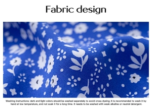 Détails du tissu à fleurs bleues avec instructions de lavage et étiquettes d'entretien