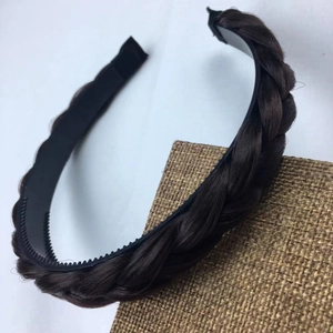 Detailed view of the dark brown braided headband with non-slip inner teeth design