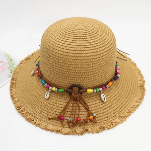 Sombrero de paja bohemio con cuentas étnicas, conchas y borde con flecos suave