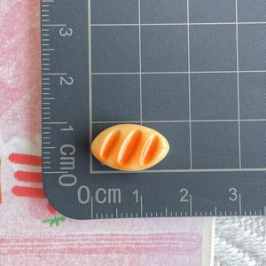 Detailed view of 1.8cm miniature resin bread accessory with ruler measurement