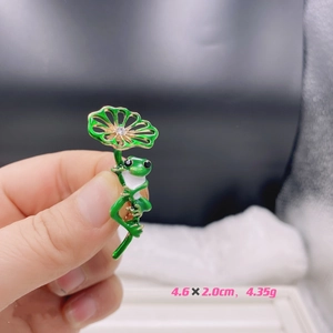 Creative frog and lotus leaf alloy brooch with green enamel and white rhinestone accents