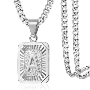 Collana a catena cubana placcata oro 18 carati con pendente quadrato lettera A e finitura opaca