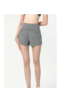 Détail de la taille haute et large ceinture du short de sport respirant à séchage rapide