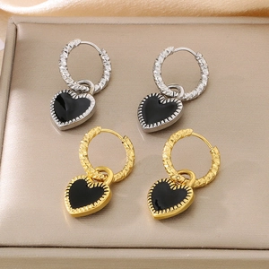 Créoles en acier inoxydable or et argent avec pendentifs cœur en émail noir