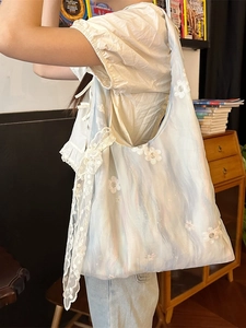 Floral embroidered canvas tote bag in blue gradient with lace trim and large capacity