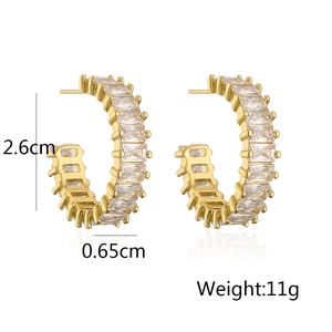 Detailed size chart showing 2.6cm diameter 18K gold C-shaped earrings with cubic zirconia