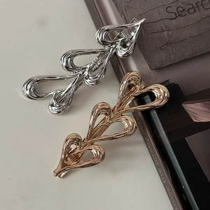 Elegant gold and silver metallic heart-shaped hair clips for women with a sleek mirror finish