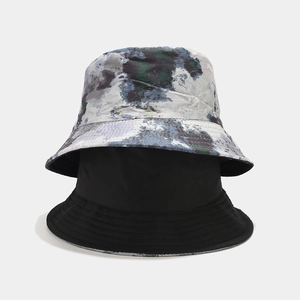 Chapeau bob réversible avec motif camouflage graffiti à l'encre et noir uni élégant