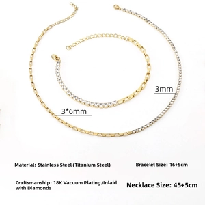 Détails de l'ensemble collier et bracelet en acier plaqué or 18K avec cristaux carrés