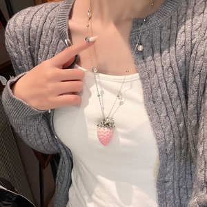 Elegant stainless steel necklace with pink flocked strawberry pendant and white pearls