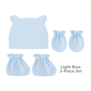 Ensemble bébé 3 pièces bleu clair avec bonnet à oreilles d'ours, moufles et chaussons