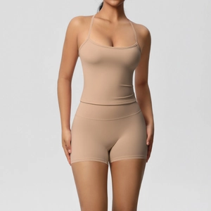 Detail of cross-back yoga tank top with high-stretch seamless double-sided brushed fabric