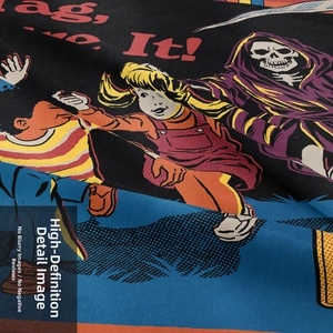 Macro del tessuto in maglia di cotone che mostra i dettagli della stampa fumetto retrò