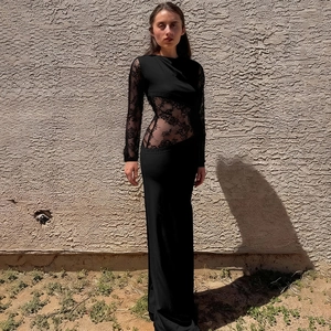 Robe sexy noire à manches longues en dentelle avec coupe ajustée et détails ajourés