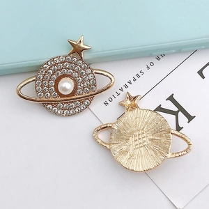 Detailed front and back view of gold-plated Saturn alloy pendant with pearls and rhinestones