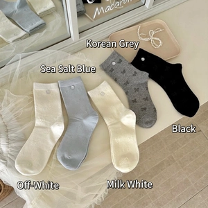 Chaussettes Mi-hautes Femmes Coton Jacquard Nœud Bouton Décoratif Doux Respirant Décontracté Quotidien Style Japonais