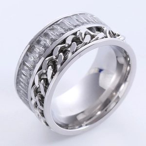 Bague chaîne argentée avec zircons rectangulaires au style punk et design imposant