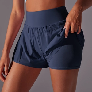 Détail du short de yoga bleu marine double couche avec doublure intérieure respirante