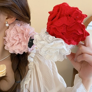 Pince à cheveux fleur rose en dentelle élégante en rose, blanc et rouge pour femme
