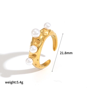 Detail showing gold baroque textured ring with white pearls, diameter 21.8mm and weight 5.4g